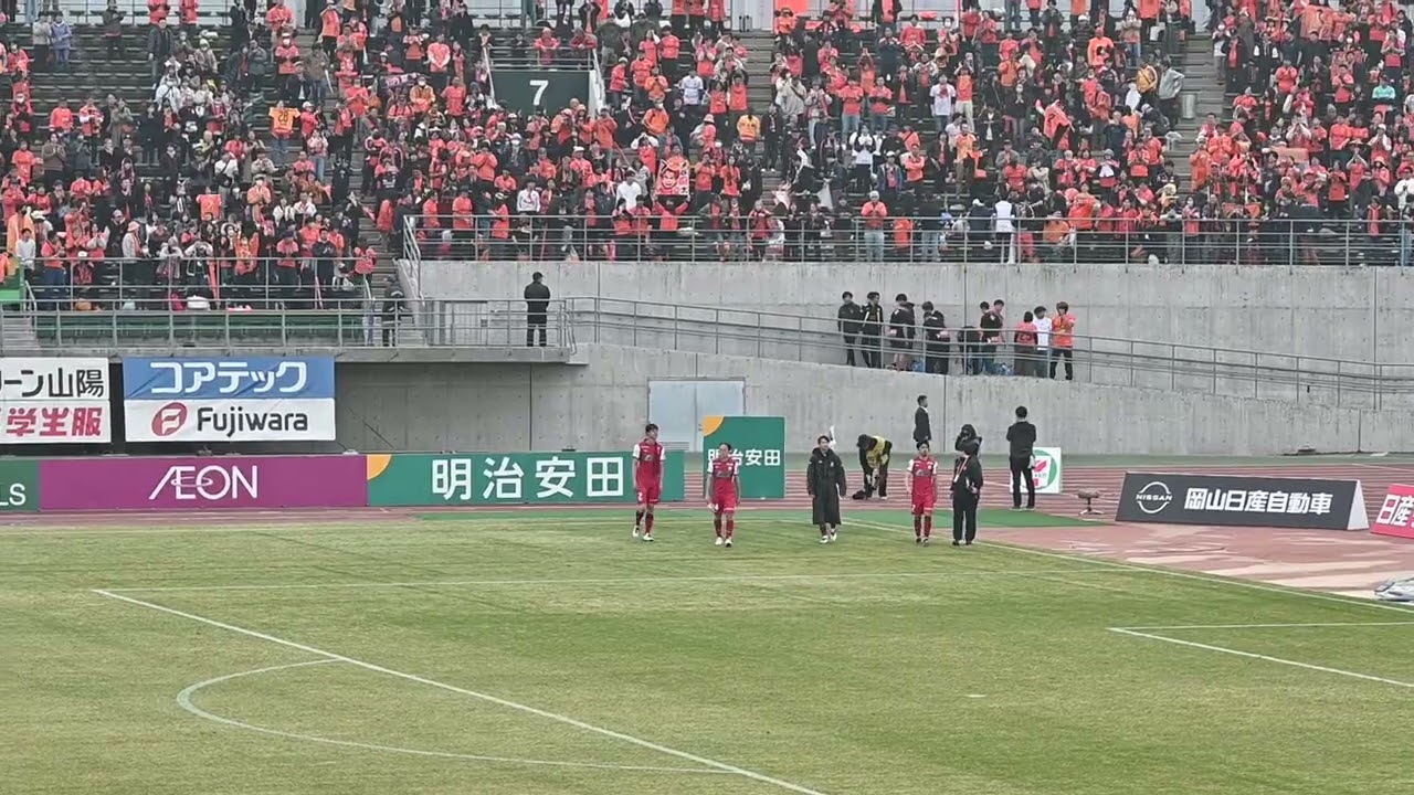 250302 ファジアーノ　清水エスパルスサポーターに挨拶
