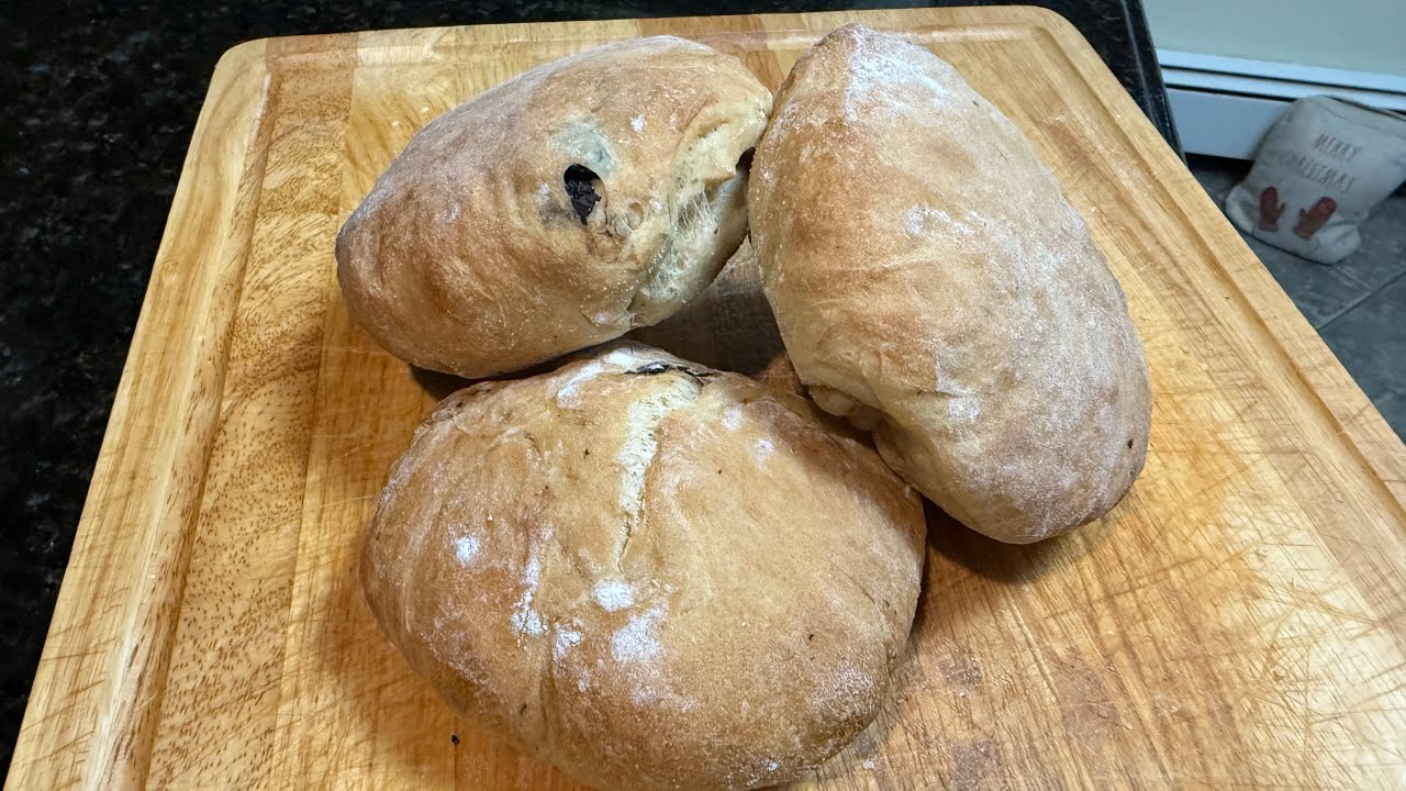 Puccia! Old traditional bread from Puglia, Italy!