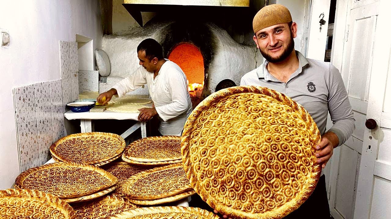 The largest bread in the world is 1.2 meters !!!! baked in the tandoori