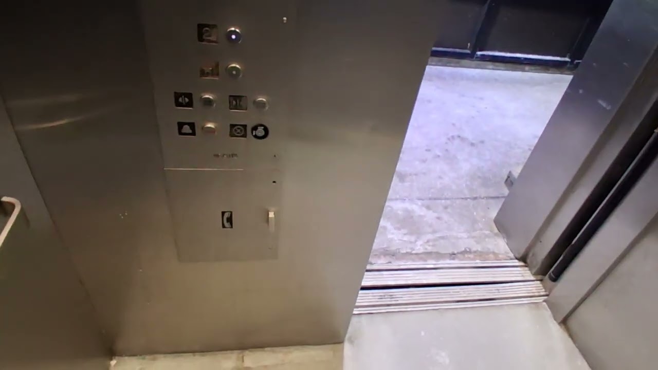 Heights hydraulic elevator at the MTA MNRR Tuckahoe station (Tuckahoe, NY)