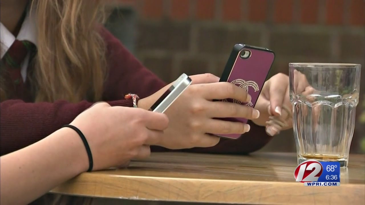 When Should Your Child Get Their First Cell Phone?