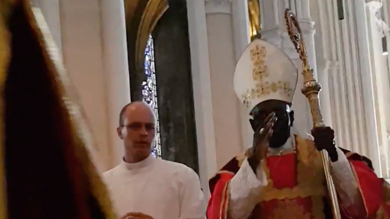 Kardinal Sarah in der Kathedrale von Chartres 2018