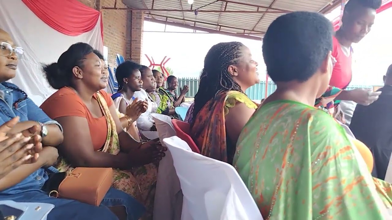 Josiane akoze ubukwe butangaje