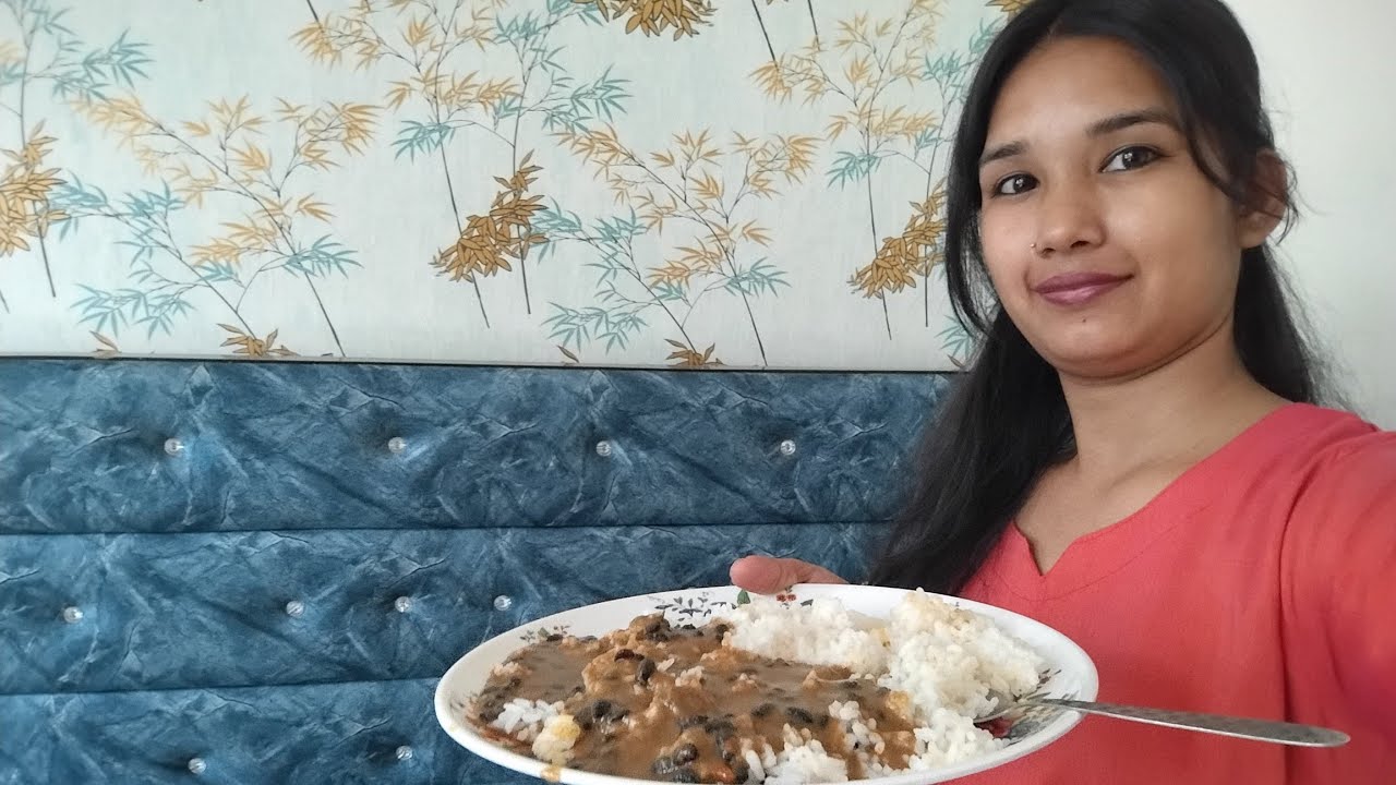 Morning  uthte hi barish to vlog start chat s hui breakfast pakode lunch pahadi  bhatt ki chudkani😋