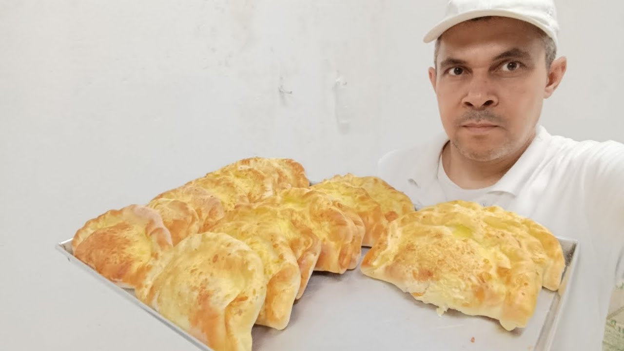 Pastel de forno recheado com presunto e queijo e frango 