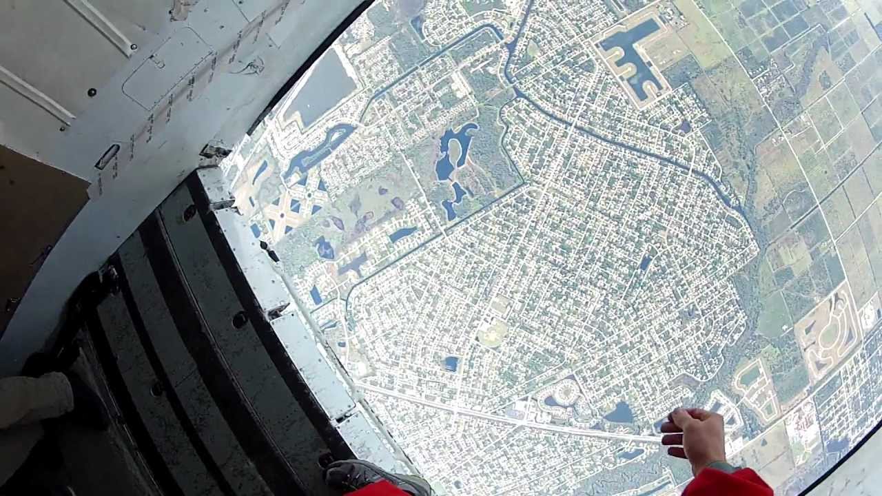 Solo SkyVan Jump. Working the Door