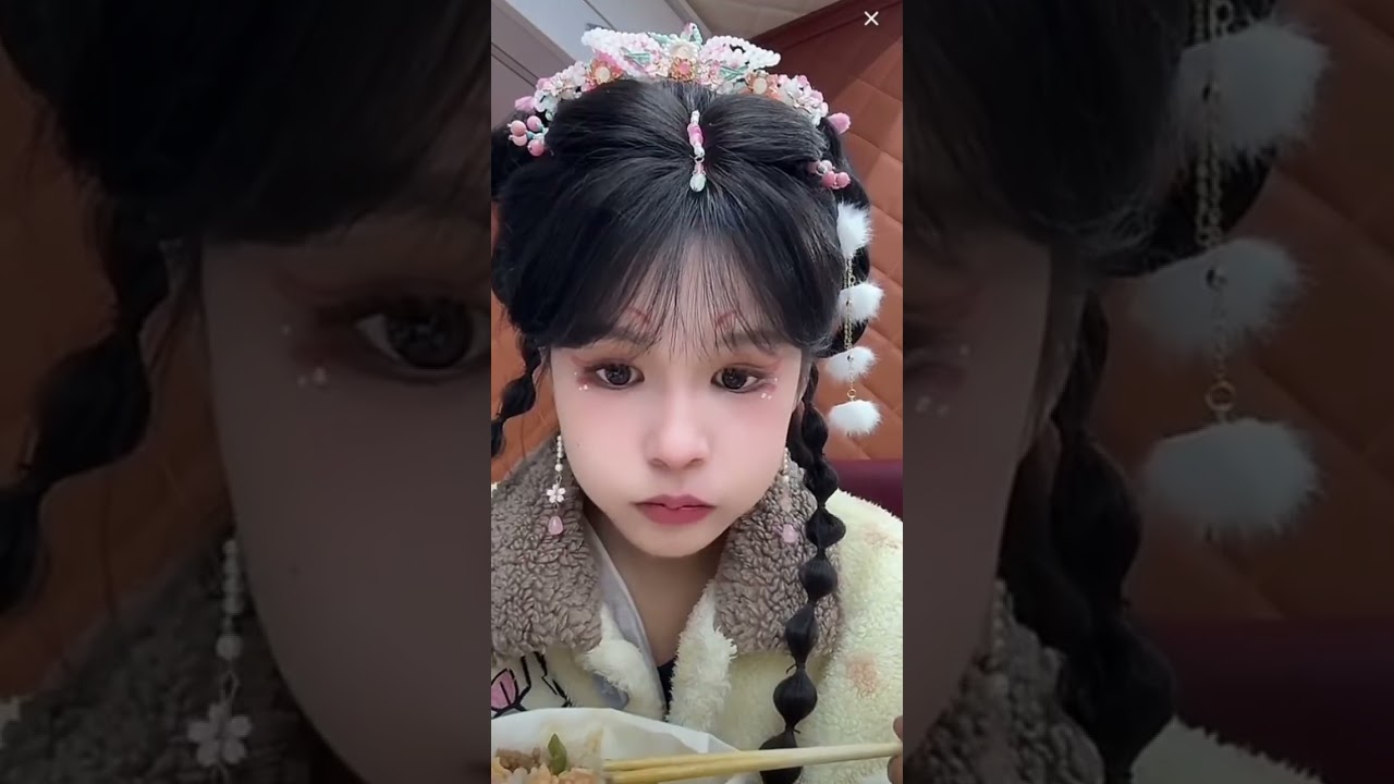 于龍沒轍了！當東北小媳婦楊咩咩開始撒嬌，全程高甜暴擊，看到最後一秒#于龍 #楊咩咩 #直播名場面 #幸福感 #高甜互動 #男女神 #粉紅泡泡