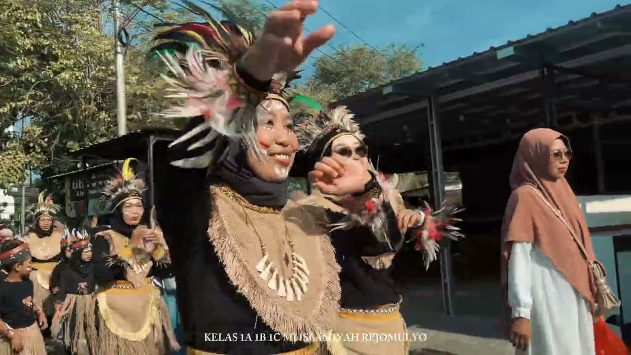 PARADE ADAT KELAS 1A 1B 1C MI ISLAMIYAH REJOMULYO 14 FEBRUARI 2026