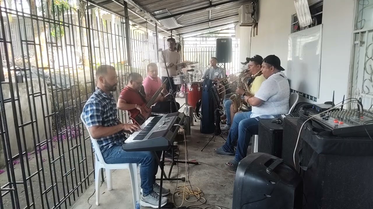 Romántico tu amor Ensayando Betto Martínez Orquesta 