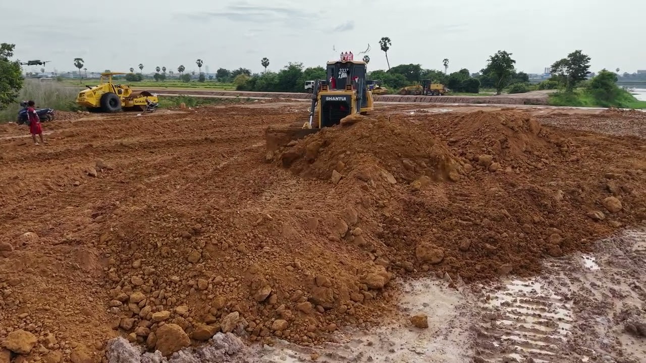 Massive Bulldozer Action! Dong Feng Dump Truck Land Fill Fast Shantui DH17c2 Pushing Clearing