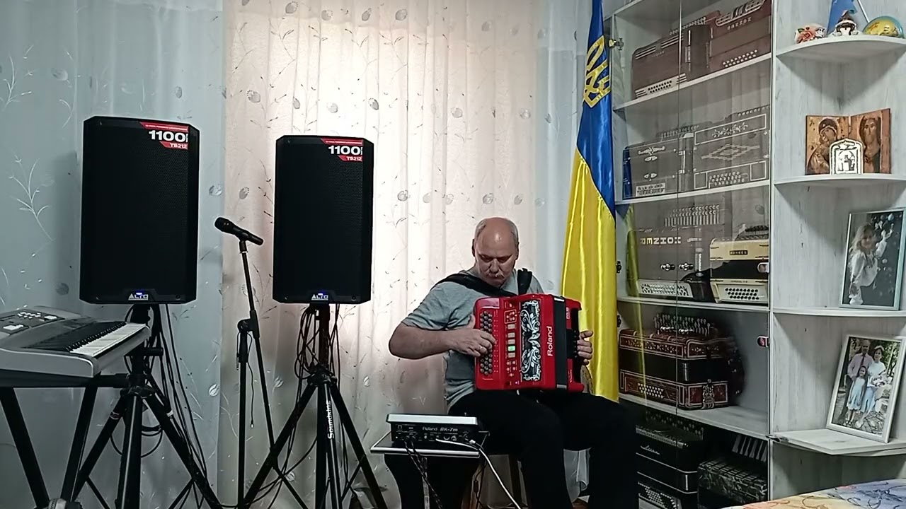 Володимир Щербаков на гармоні ROLAND ,. ,,Їхав ,їхав Козак містом ,,
