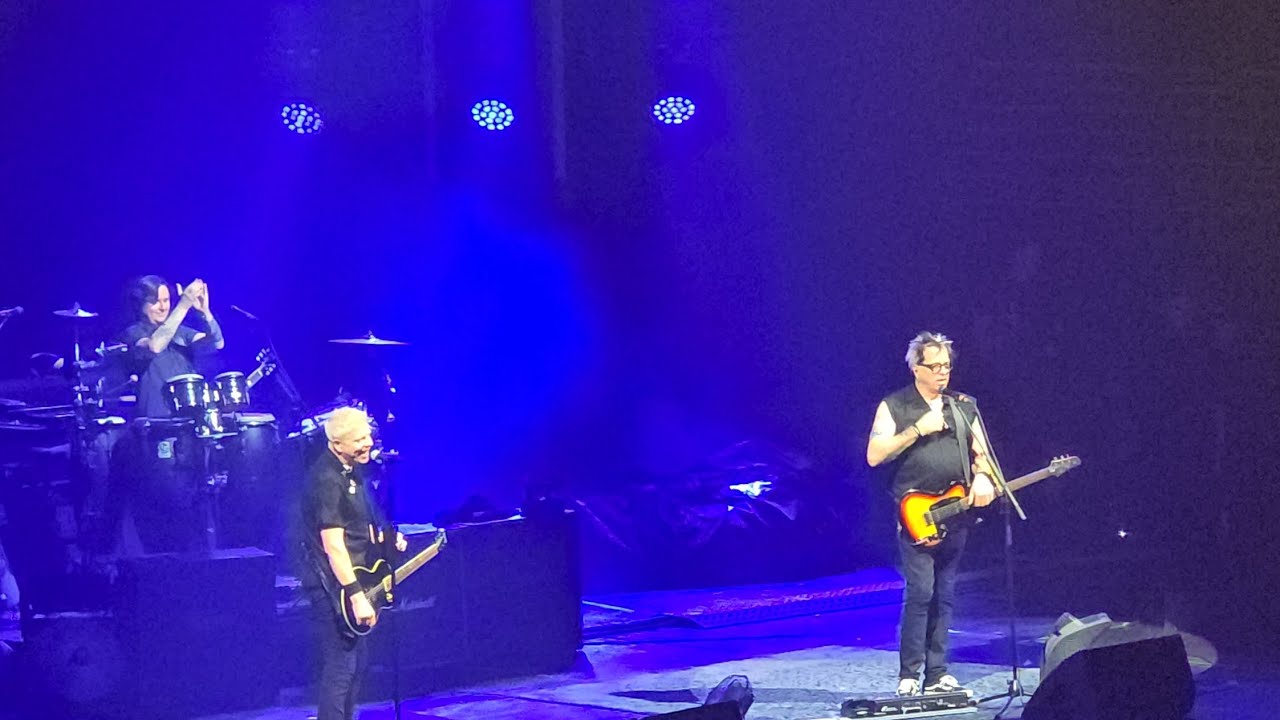 The Offspring the kids aren't alright Live Movistar Arena Chile
