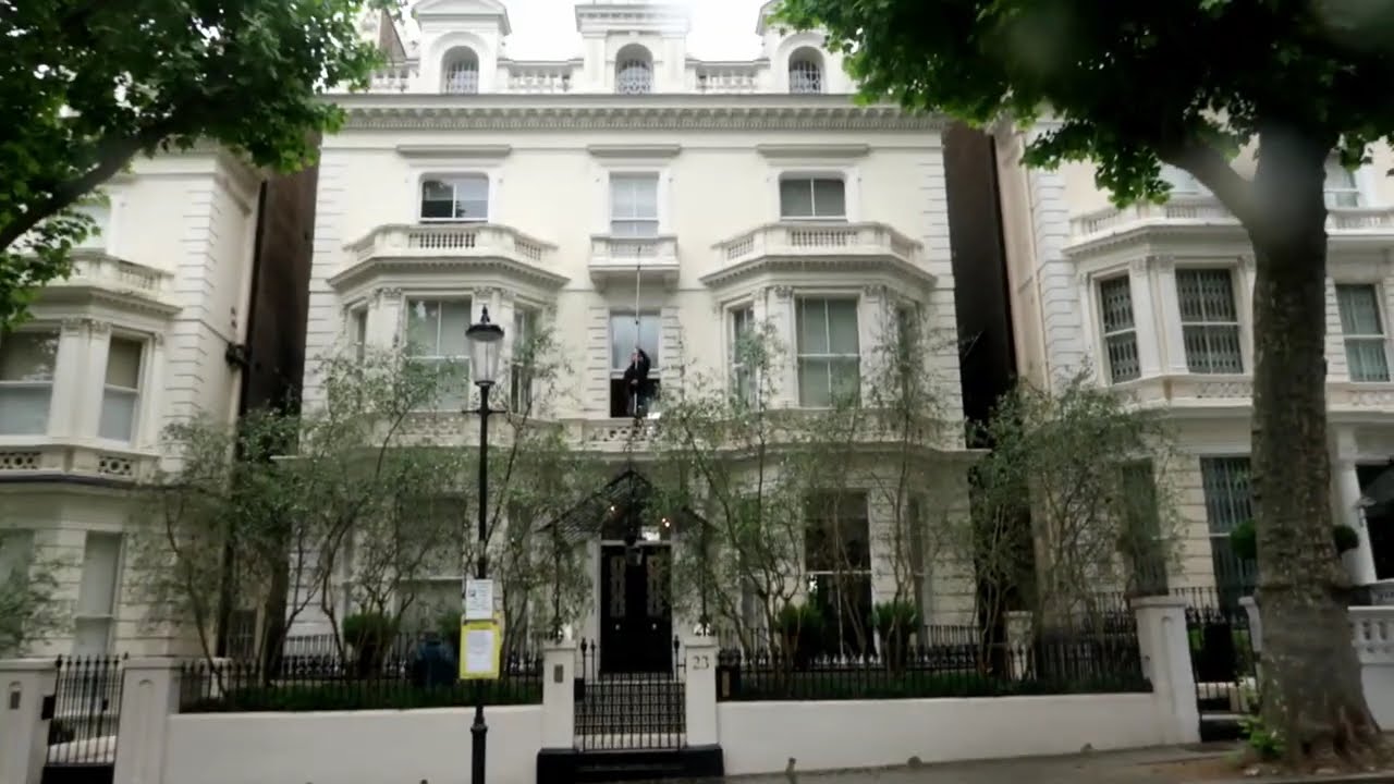 London Walks:  Holland Park:  Home of the Beckhams