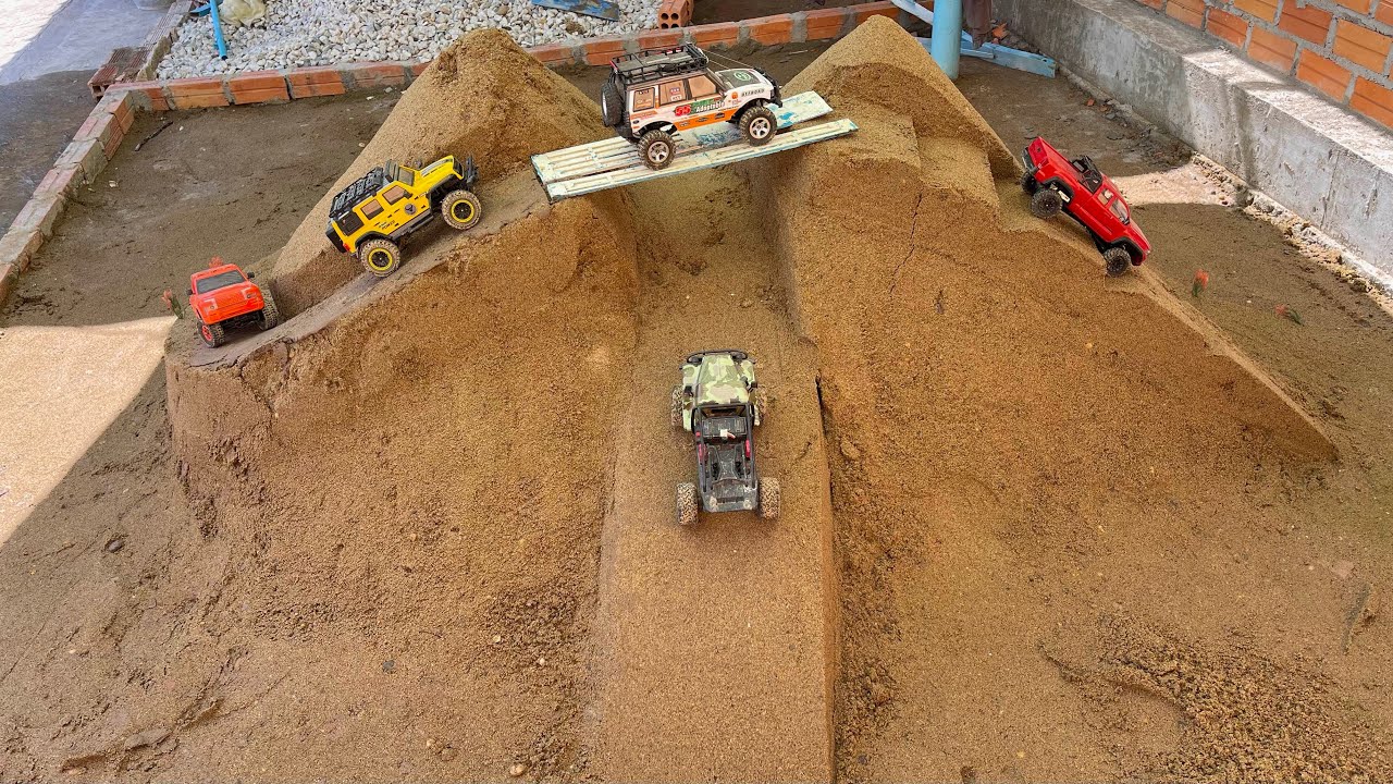 RC Cars Extreme Sand Mountain Challenge | Crazy Off-Road Climb! 