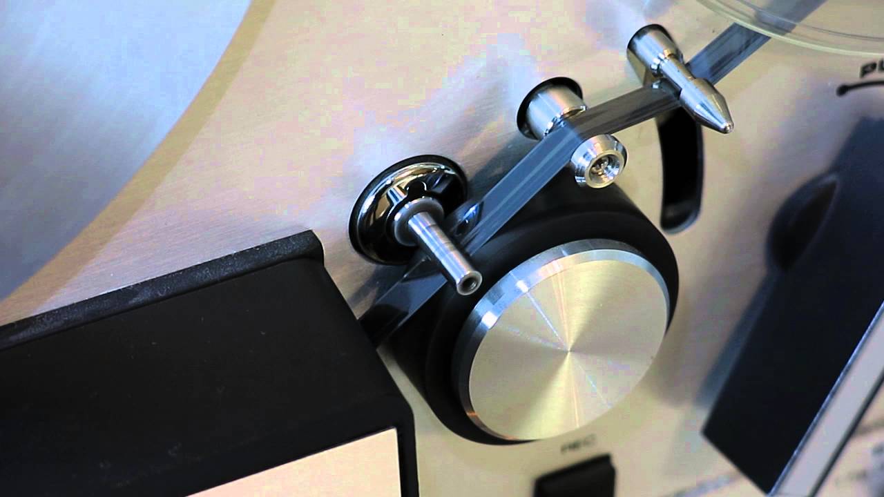 33 Year Old Ampex Audio Tape Sheds as it is Transferred