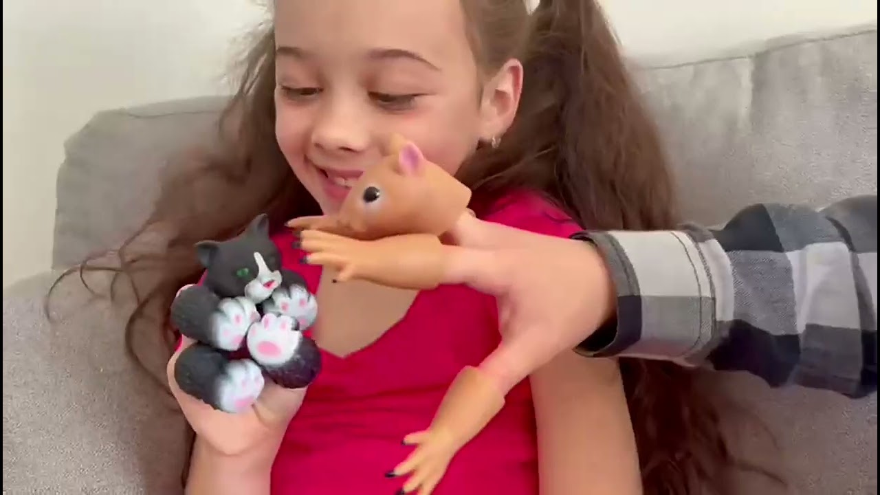 AQKILO&reg; Shark Finger Puppet Set, Animals Puppet Show Theater Props Review, Cute And Scary Shark Fing