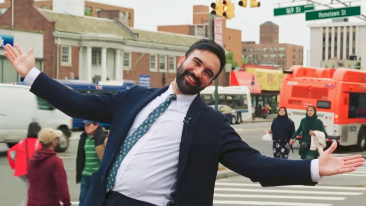 Zohran mamdani doing shahrukh khan pose after victory new york muslim usa news speaking Hindi speech