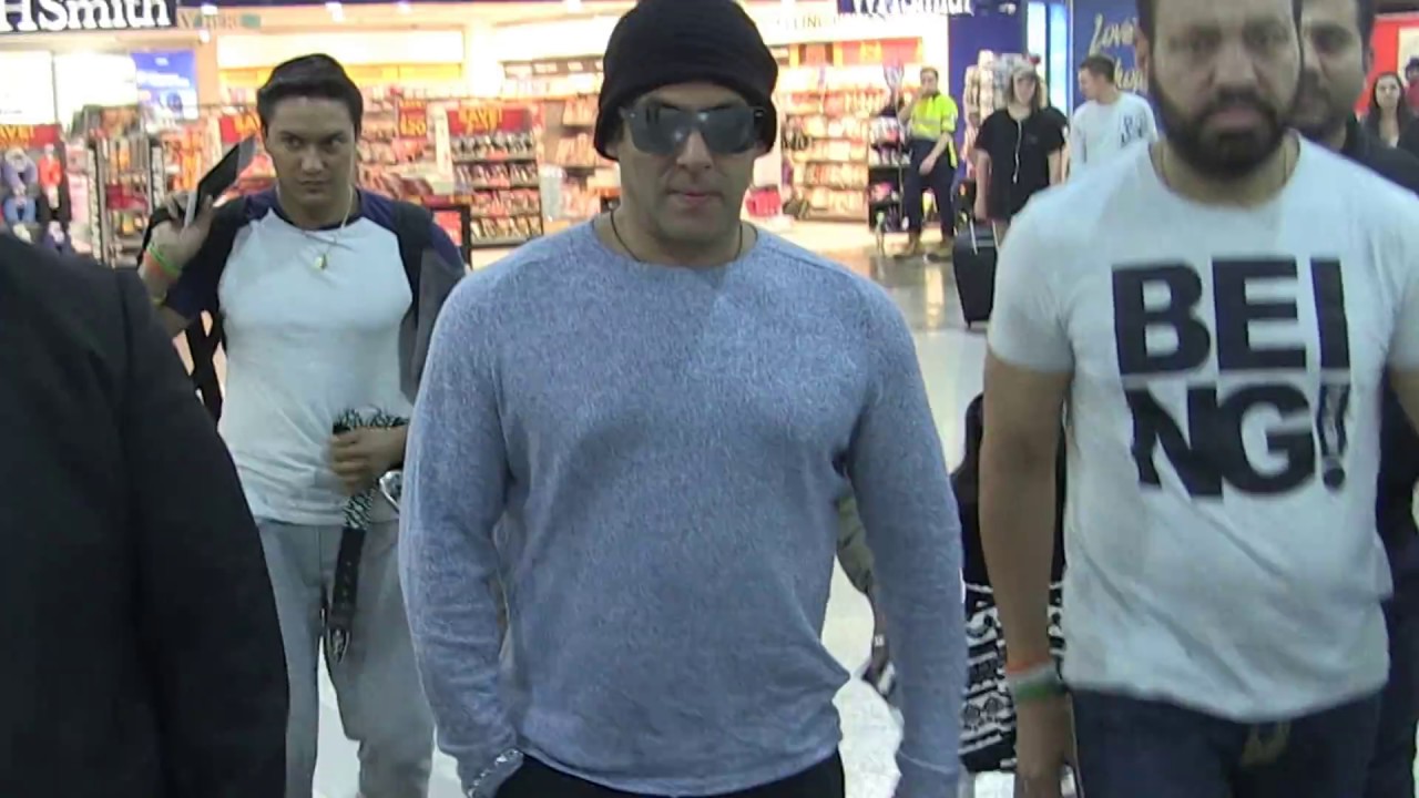'SALMAN KHAN's - beautiful moment with little girl @Melbourne Airport' 