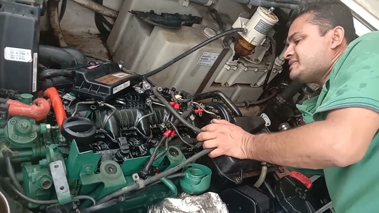 volvo penta d3 220 a-e  ,water in cylinder (regal 35 exp)