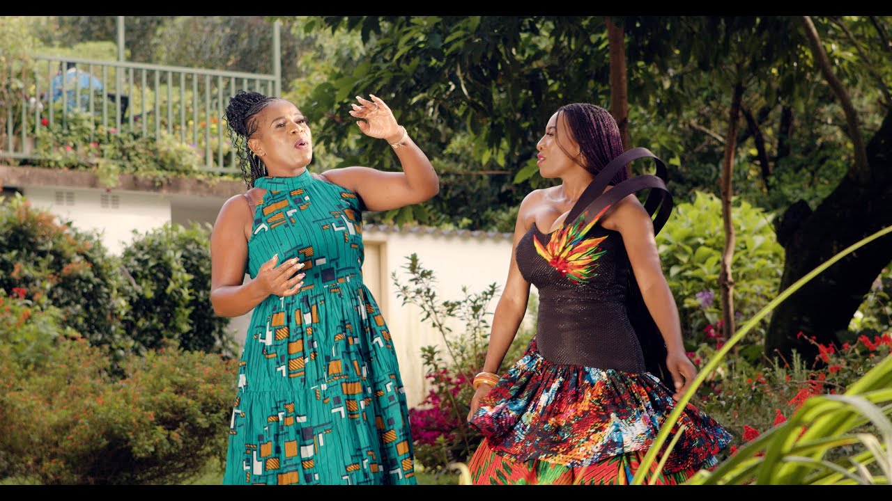 Fungisai Zvakavapano Mashavave & Dorcas Moyo - Tichakwira Pamusoro (Official Music Video)