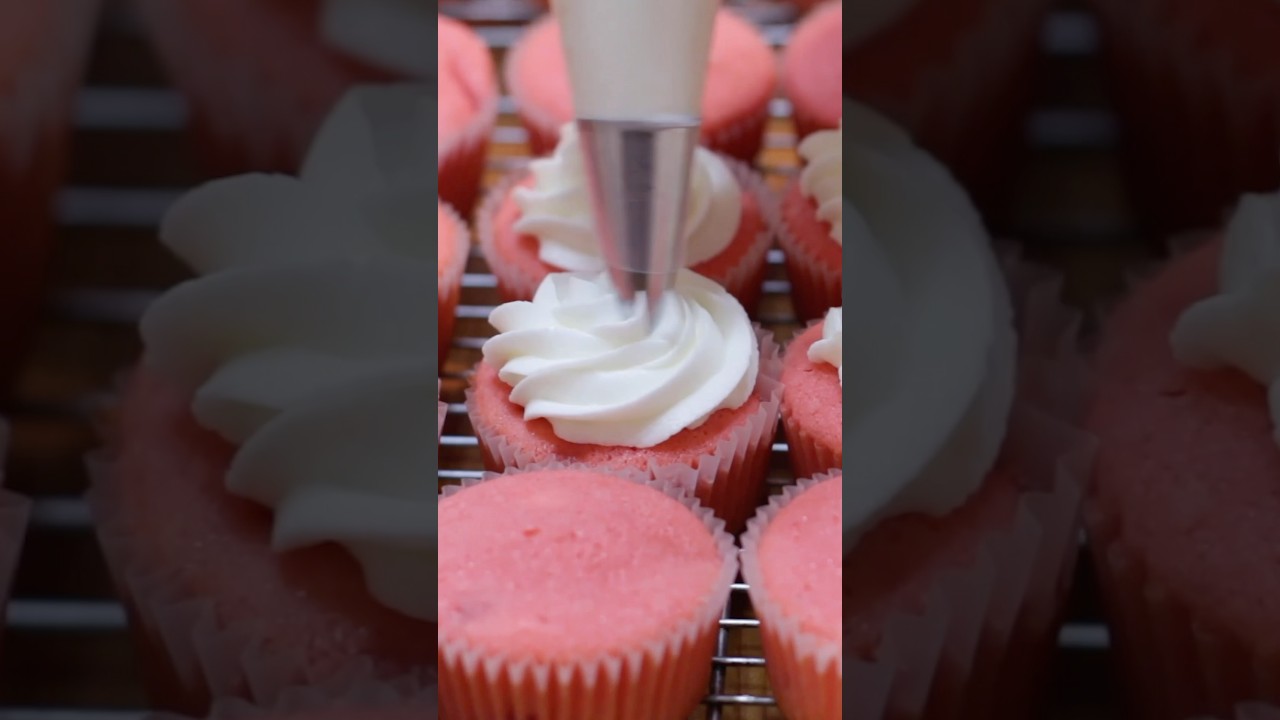 Homemade Strawberry Cupcakes #cupcake
