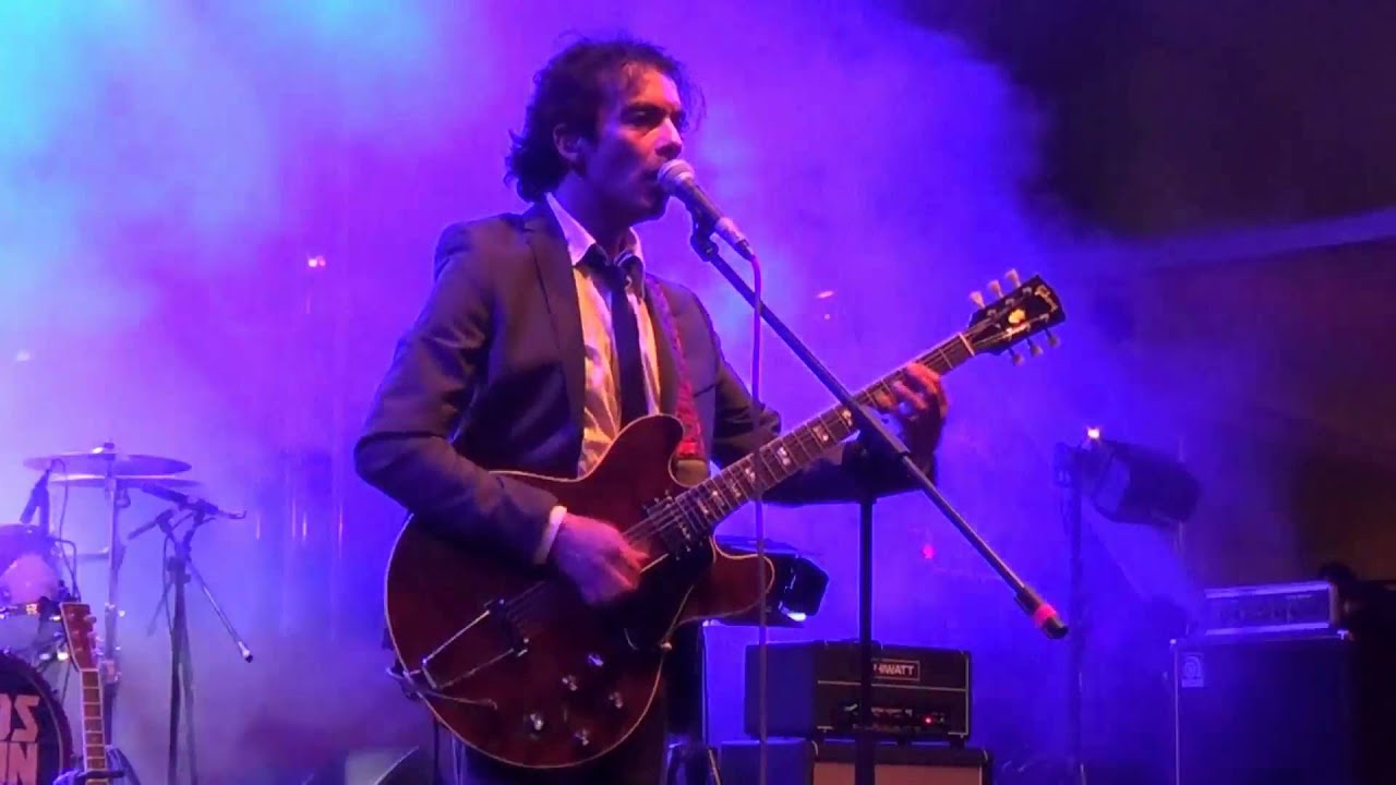 Los Bunkers - No Me Hables De Sufrir (La Fonda De Radio Uno / Matucana 100 / 19.09.2013)