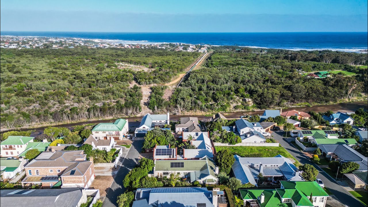 3 Bedroom house for sale in Bosplasie, Onrus, Hermanus : R4,195,000
