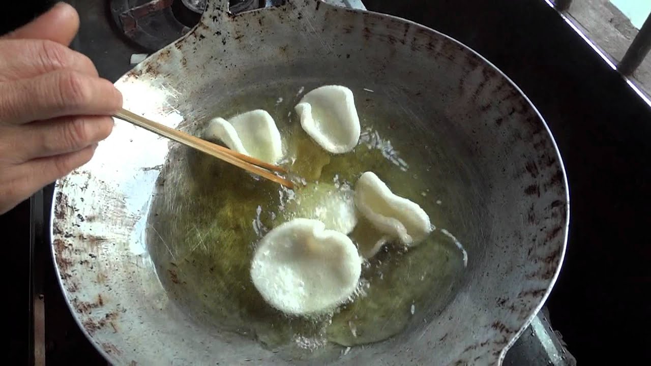 Chi&ecirc;n b&aacute;nh phồng t&ocirc;m