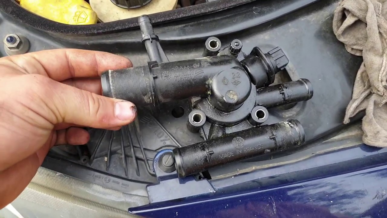 Kuciste termostata i sam termostat motora 1.9 dci