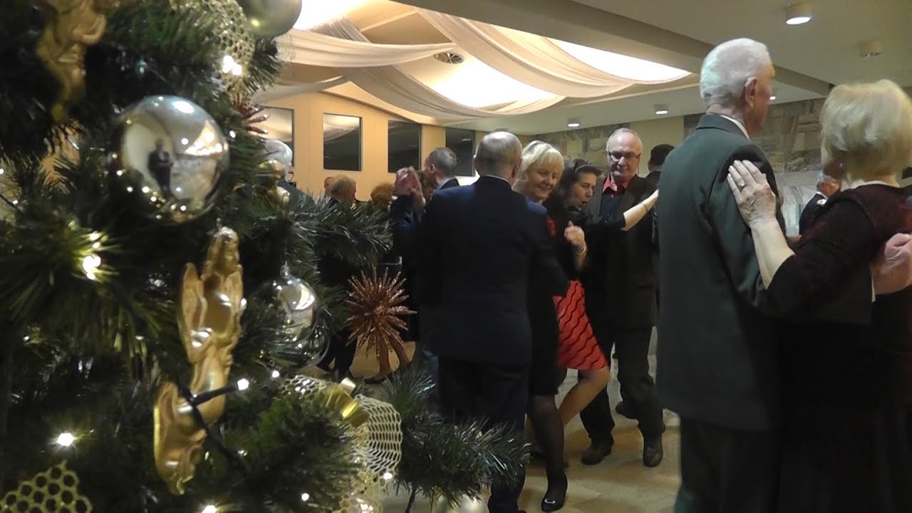 Słuchacze UTW na   balu karnawałowym