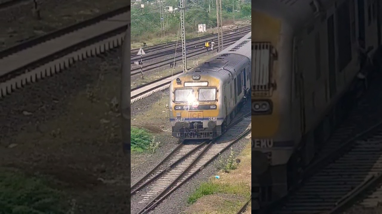 AKOT TO AKOLA DEMU TRAIN ARRIVING AKOLA JUNCTION WITH HEAVY HONKING 📣 #INDIANRAILWAYS
