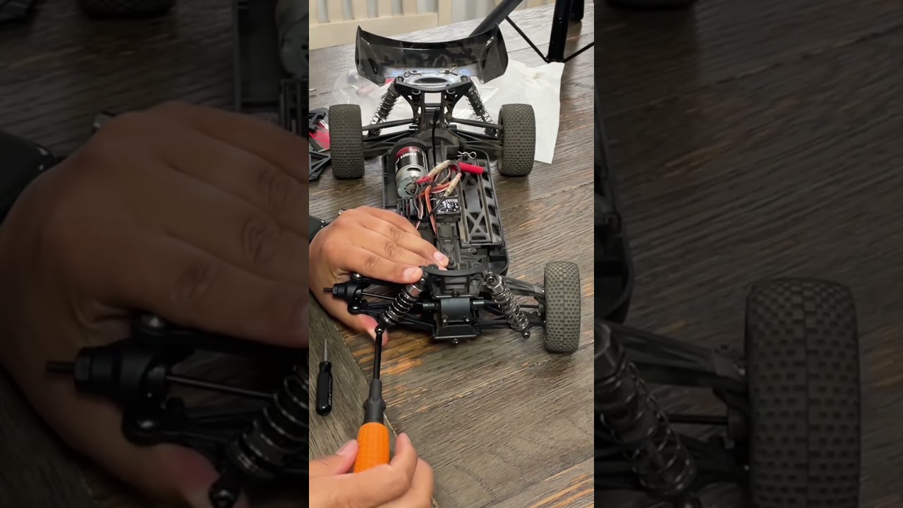 Fixing a Broken RC Steering Knuckle in 30 Seconds #rccars  #steeringwheel #rc #rccar