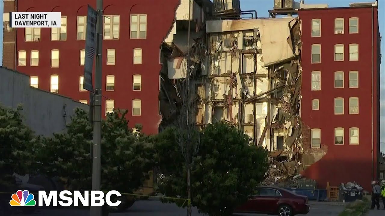 Apartment building partially collapses in Iowa
