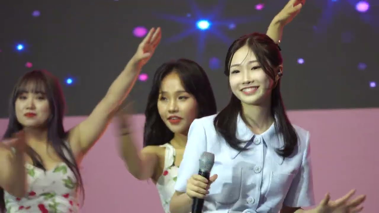 트롯트계의 샛별 정서주의 무대 - 꽃바람+물레방아 도는데 (제18회 남해마늘한우축제 특집 SCS열린콘서트)