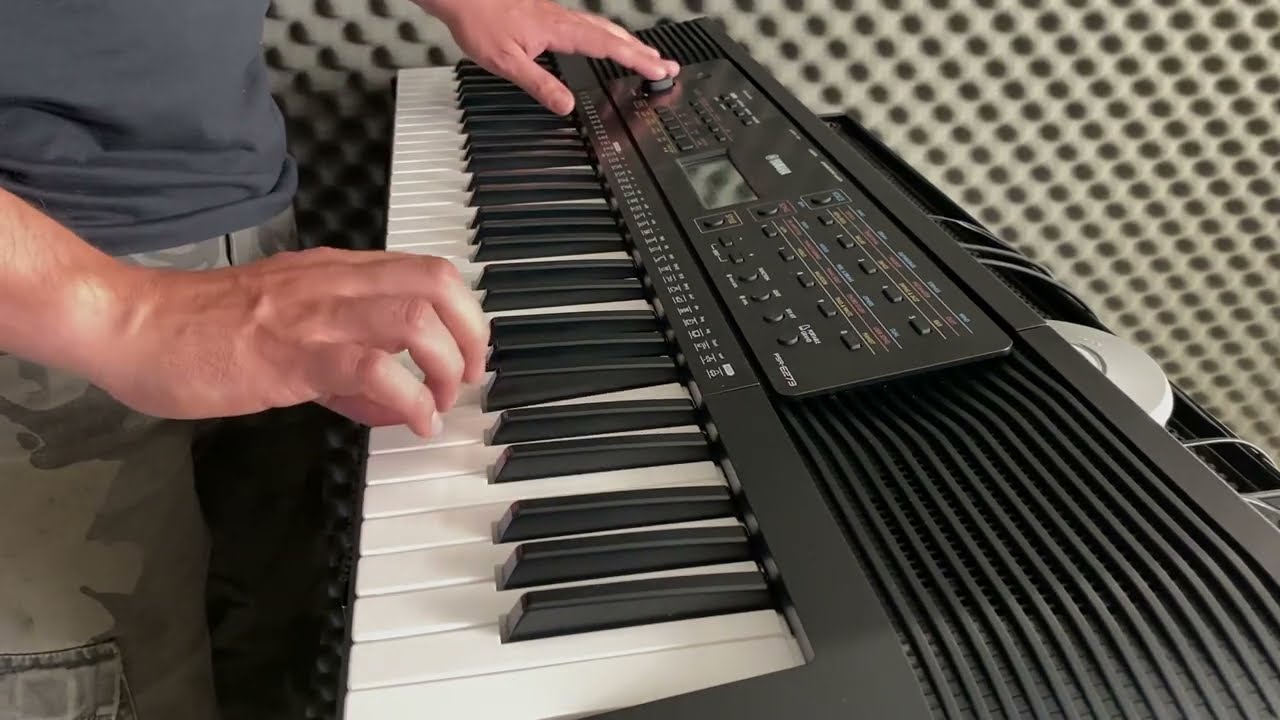 Yamaha PSR E273