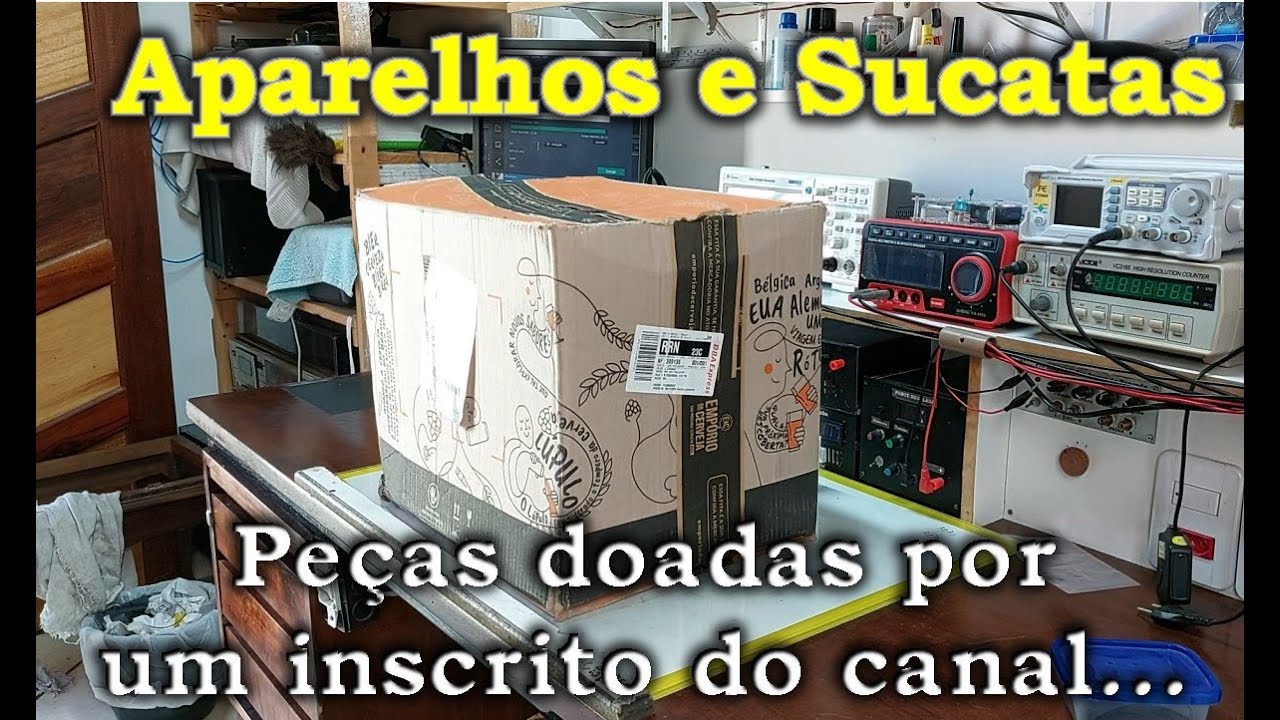 Aparelhos e peças doadas para a Oficina do Rádio Antigo de Santo André.