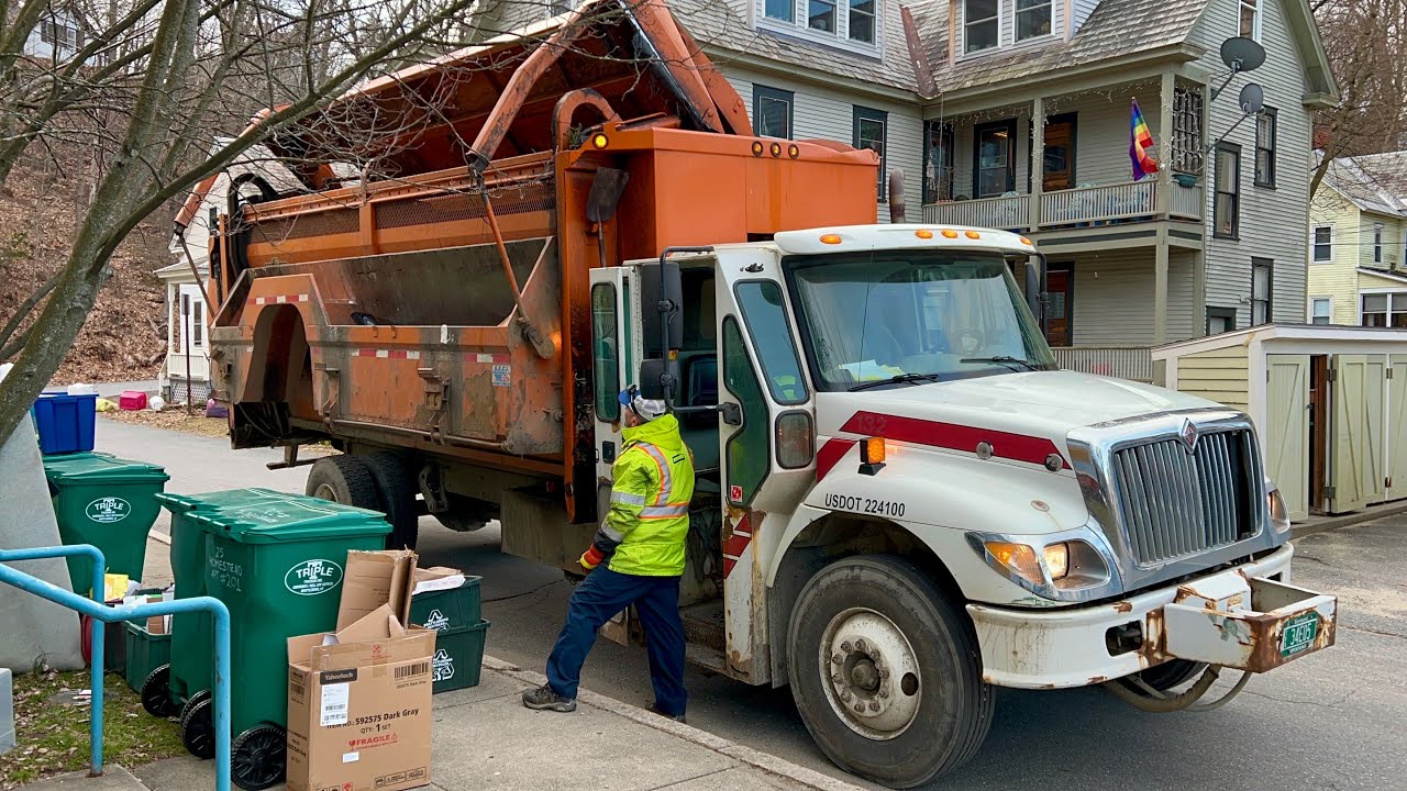 Casella’s Labrie Top Select Garbage Truck VS Recycling