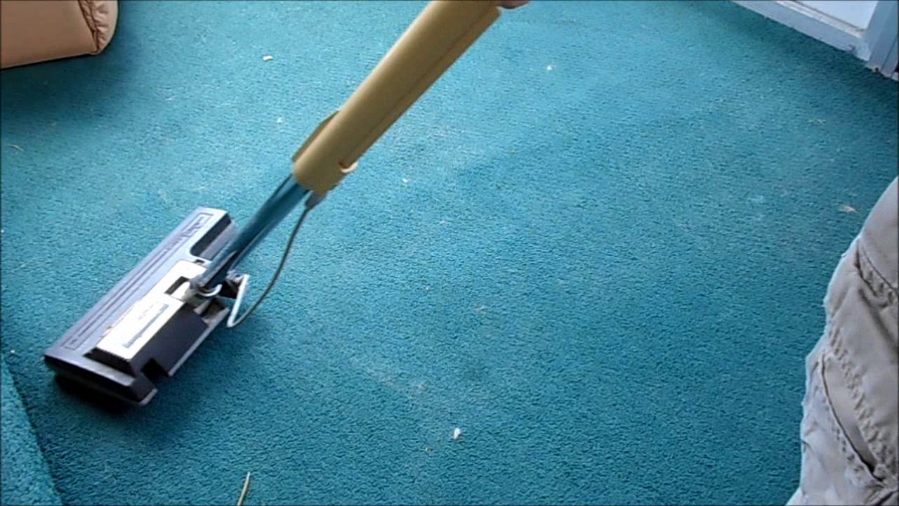 Vacuuming The Porch / Electrolux Canister Vacuum (Vintage) / Trance