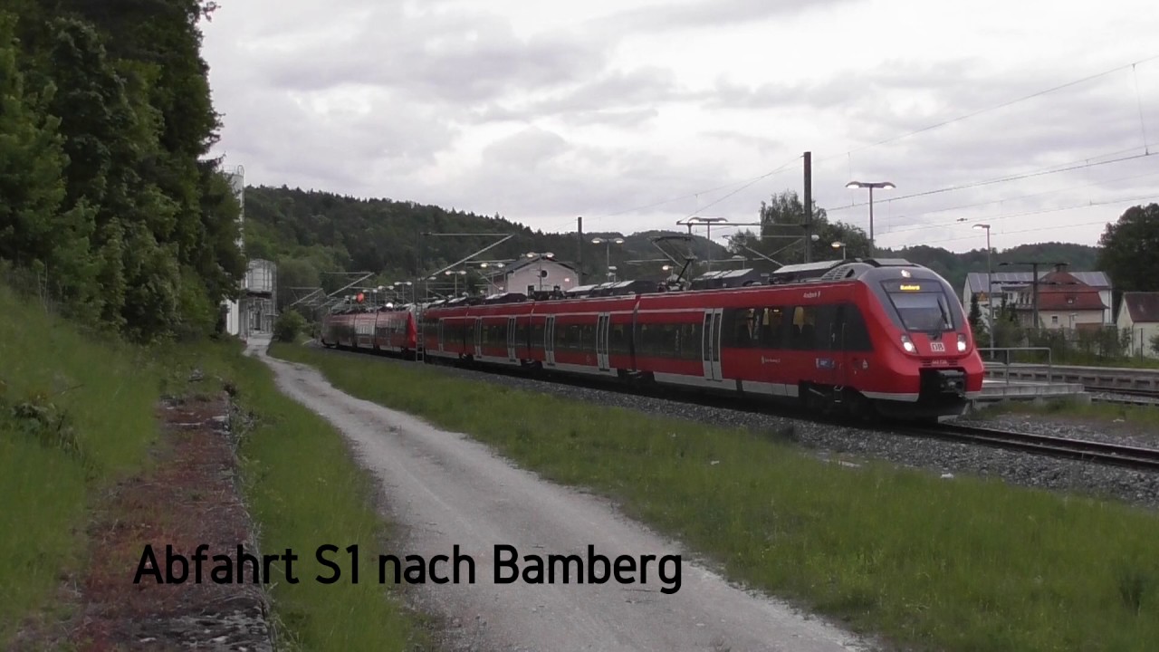 Dampfsonderzug 52 8195-1 nach Saal(Donau)+ Z&uuml;ge im Bahnhof Hartmannshof