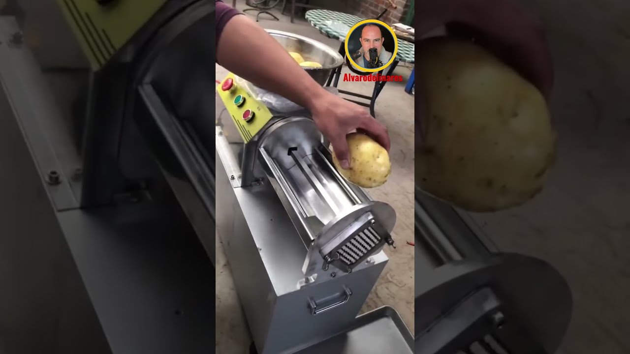 La m&aacute;quina definitiva para cortar patatas 🥔 de forma muy r&aacute;pida.#patatas #shorts #shorts #pelar