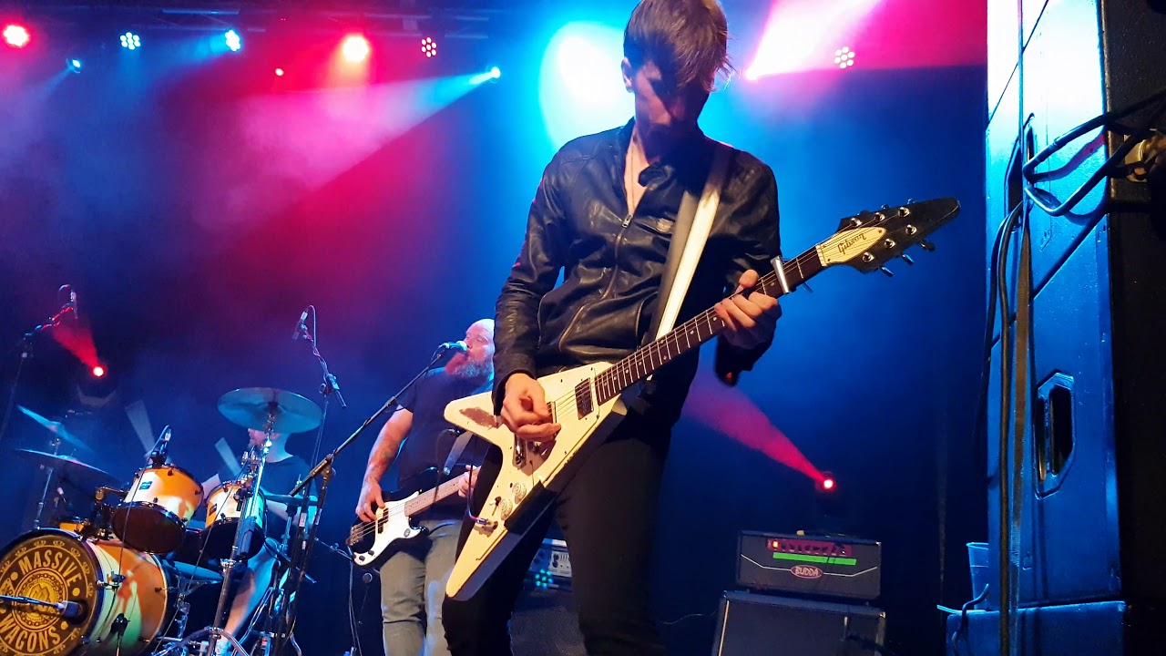 Massive Wagons - 'Billy Balloonhead'