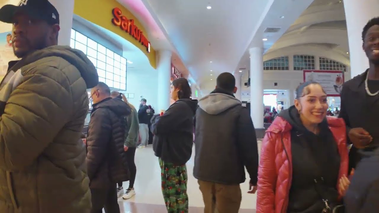 USA Menlo Park Mall — When a Weeknight Gets Packed
