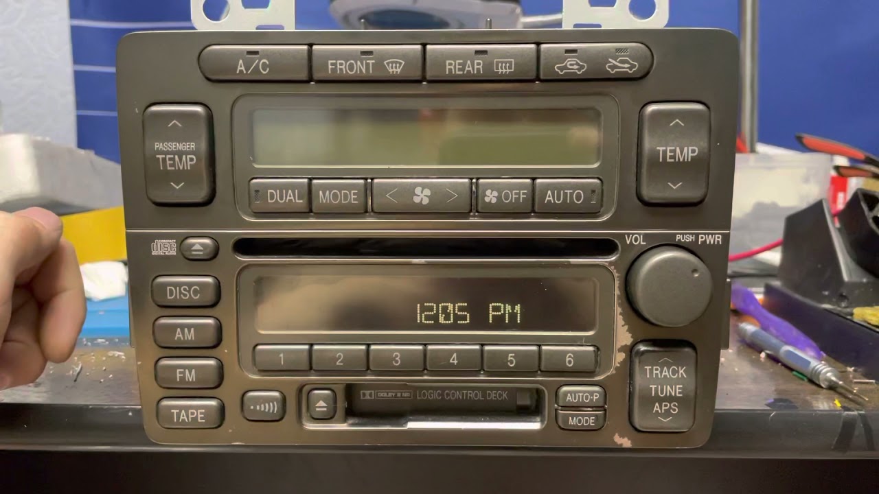 Toyota Progres и pioneer mvh-s520bt