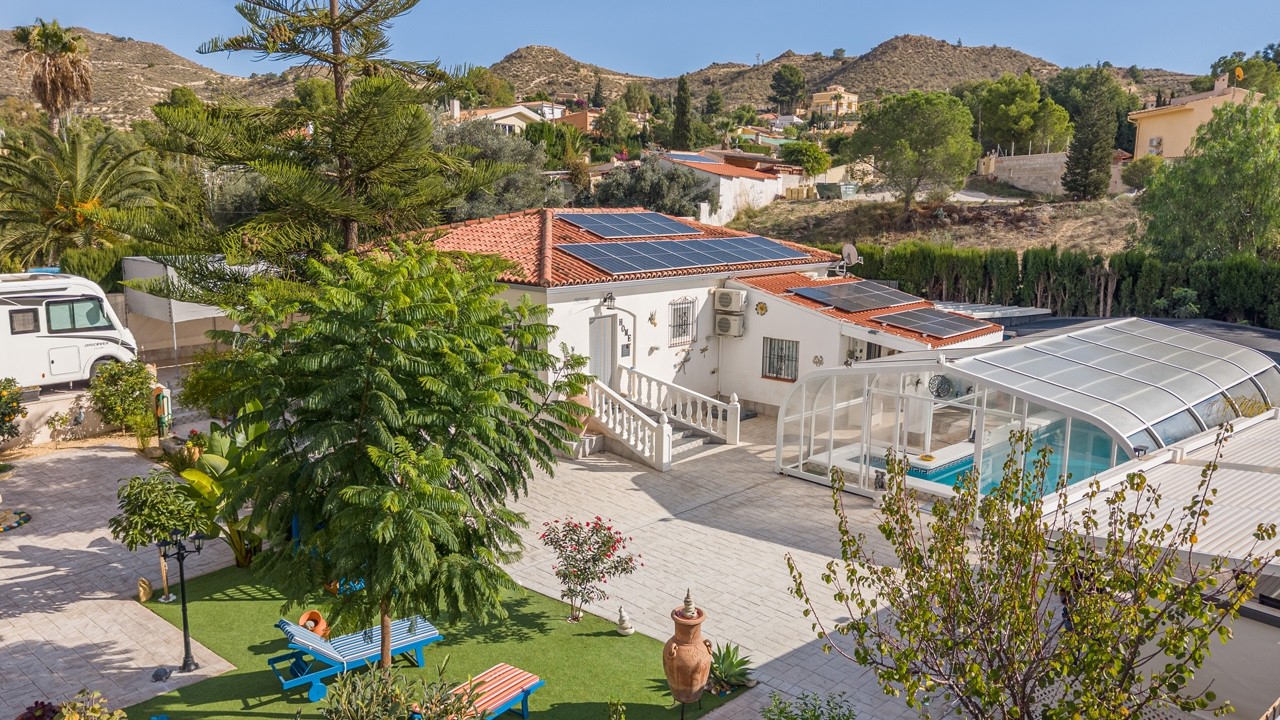 Luxury Villa Near Bonalba Golf & El Campello | Indoor Pool | €550K