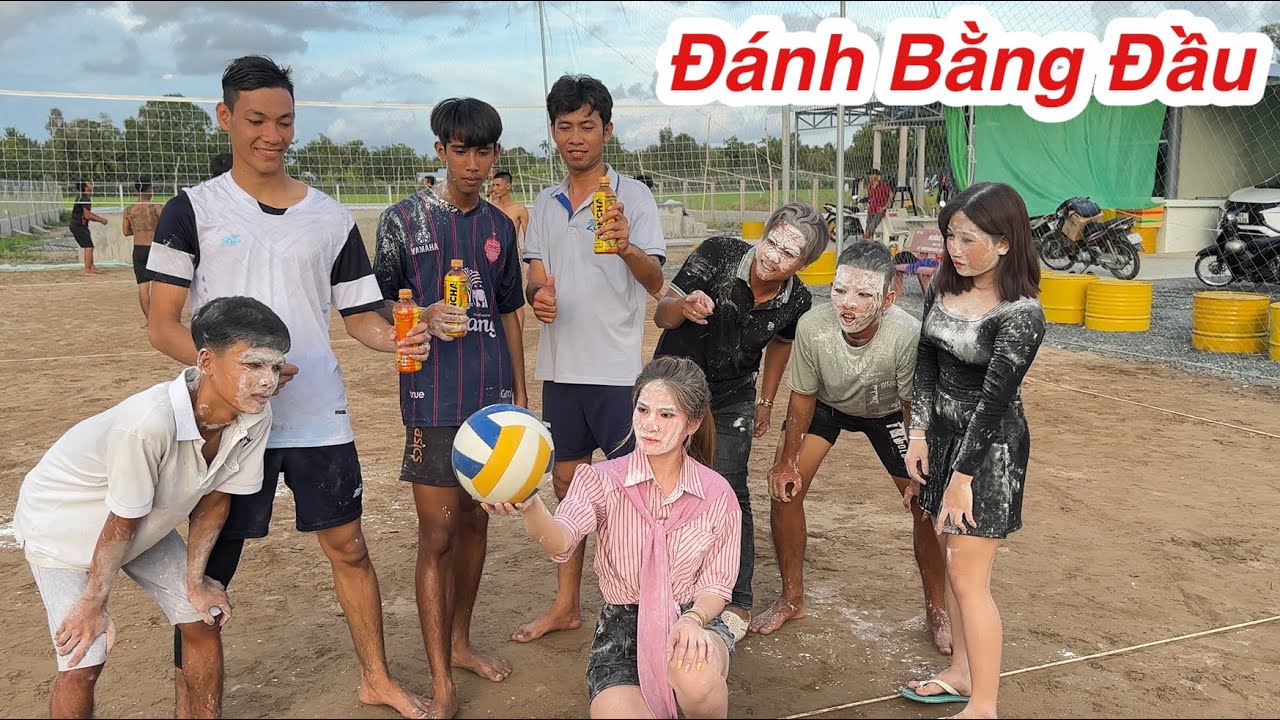 Thử Thách Đánh Banh Bằng Đầu, Ụp Bột, Đi Chơi Sân Banh Nhưng Sao Nó Lạ Lắm | Ly Ngô Vlog