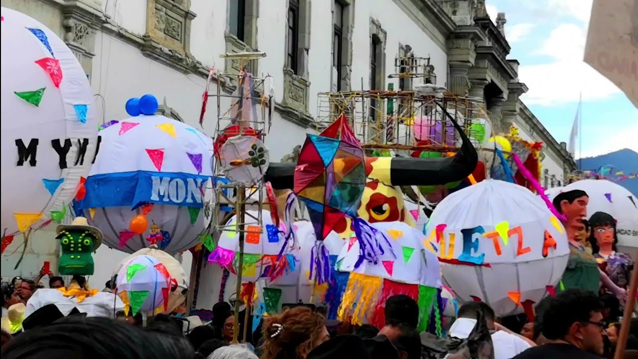 GRAN DESFILE DE MONOS DE CALENDA Y MARMOTAS // OAXACA