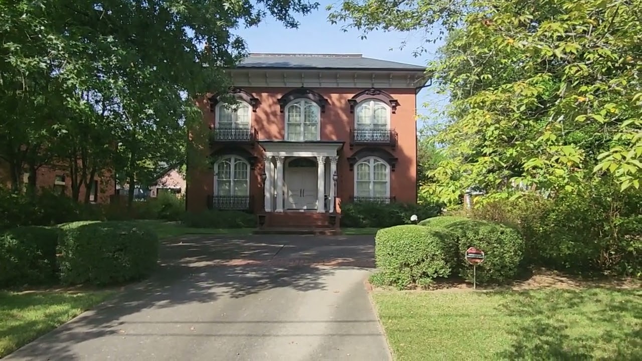 An Unexpected Encounter With An Unexpected House #savannah #architectural #house #novel