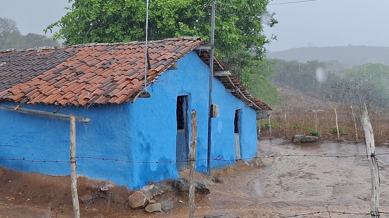 Um forte temporal de chuva ⛈️ assustador em pleno o verão quente 🔥 no nordeste 🇧🇷