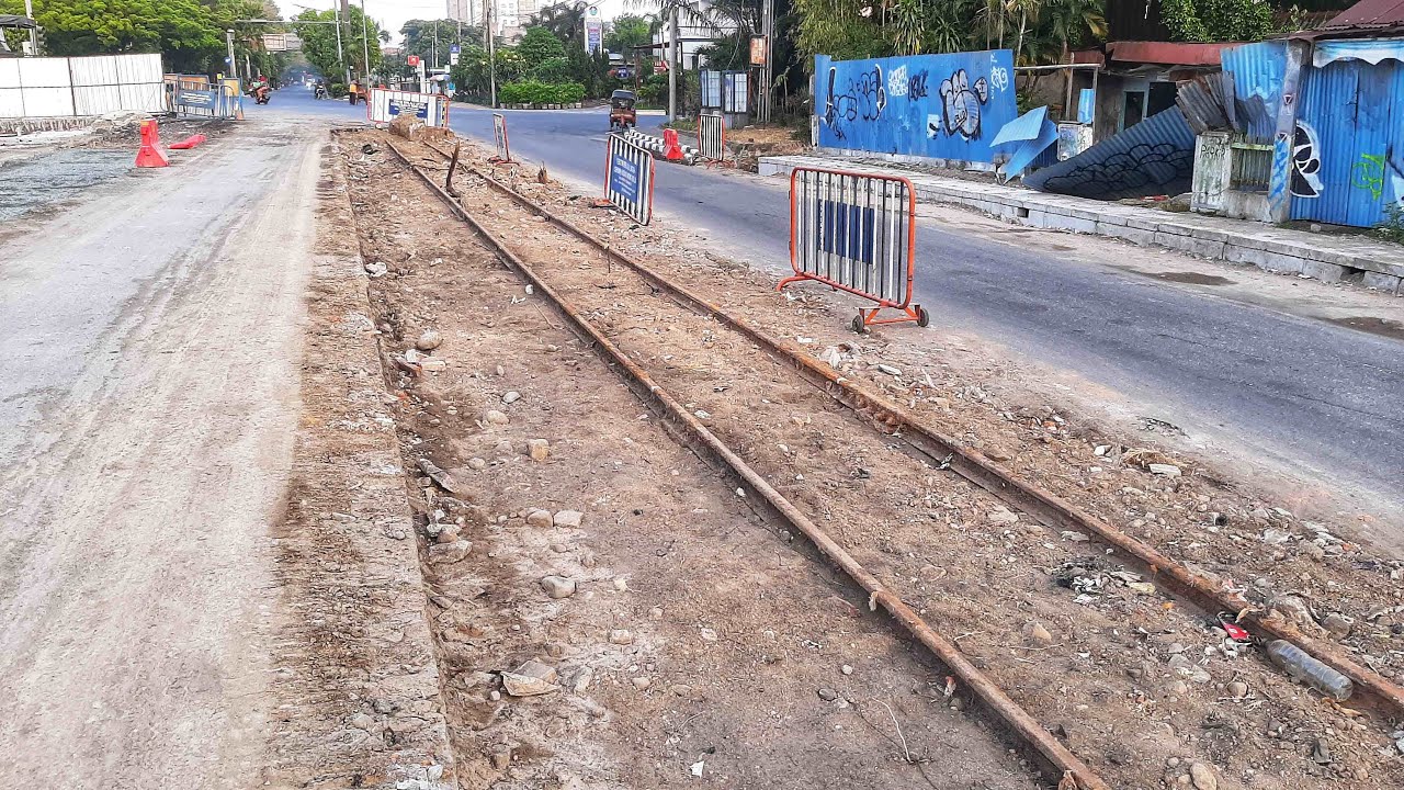 AJAIB ! REL KERETA TERKUBUR PULUHAN TAHUN BERMUNCULAN KEMBALI KE PERMUKAAN DAN MASIH AWET !