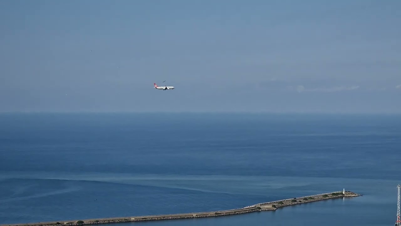 Turkish Airlines landing at Trabzon Airport